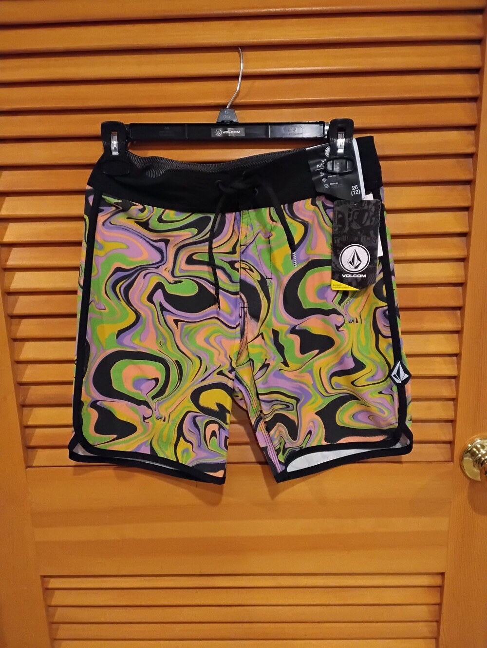 NWT Boy's Volcom Boardshort 26 (12)